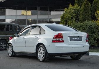 Подержанный автомобиль Volvo S40 2006 года (5 фото)