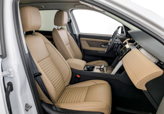 Подержанный автомобиль Land Rover Discovery Sport 2025 года (24 фото)