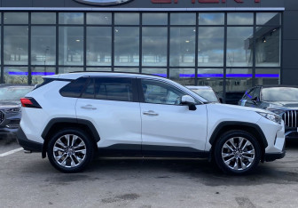 Подержанный автомобиль Toyota RAV4 2019 года (4 фото)