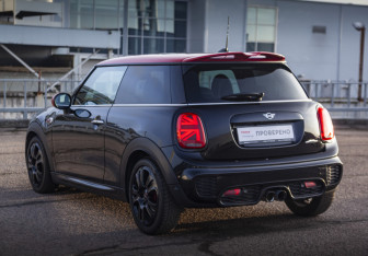 Подержанный автомобиль MINI Hatch 2018 года (9 фото)