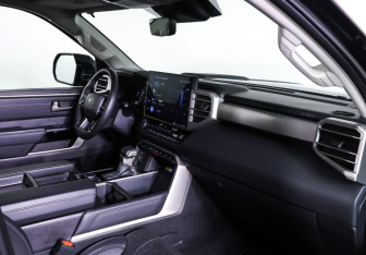 Подержанный автомобиль Toyota Tundra 2022 года (11 фото)