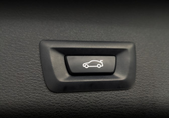 Подержанный автомобиль BMW X1 2020 года (24 фото)