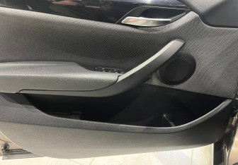 Подержанный автомобиль BMW X1 2011 года (12 фото)