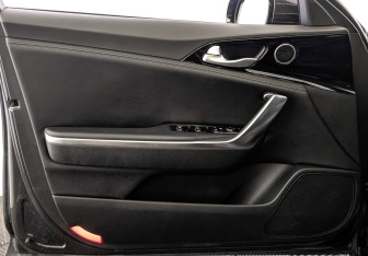 Подержанный автомобиль Kia Stinger 2023 года (19 фото)