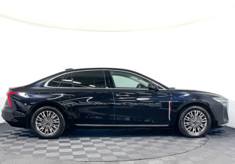 Подержанный автомобиль Hongqi H5 2023 года (4 фото)