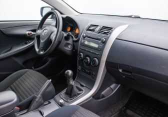 Подержанный автомобиль Toyota Corolla Sedan 2008 года (10 фото)