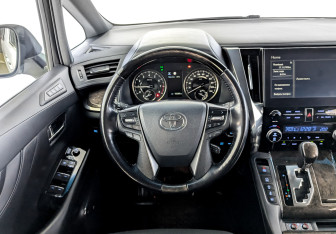 Подержанный автомобиль Toyota Alphard 2021 года (22 фото)