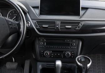 Подержанный автомобиль BMW X1 2011 года (14 фото)