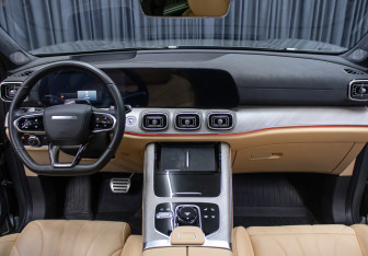 Подержанный автомобиль Jaecoo J8 2024 года (13 фото)