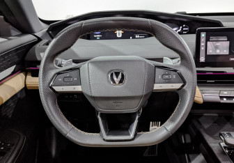 Подержанный автомобиль Changan UNI-V 2022 года (22 фото)