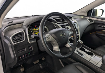 Подержанный автомобиль Nissan Murano Suv 2022 года (16 фото)