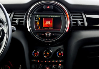 Подержанный автомобиль MINI Hatch 2020 года (15 фото)