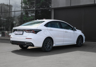 Подержанный автомобиль Omoda S5 2024 года (4 фото)