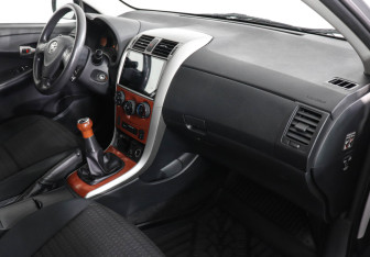 Подержанный автомобиль Toyota Corolla Sedan 2008 года (10 фото)