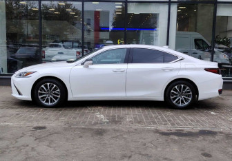 Подержанный автомобиль Lexus ES 2021 года (5 фото)