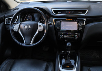 Подержанный автомобиль Nissan Qashqai 2017 года (10 фото)
