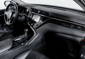 Подержанный автомобиль Toyota Camry Sedan 2019 года (7 фото)