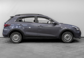 Подержанный автомобиль Kia Rio Hatchback 2021 года (4 фото)