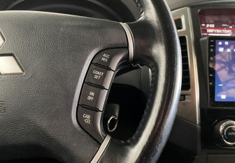 Подержанный автомобиль Mitsubishi Pajero 2014 года (15 фото)