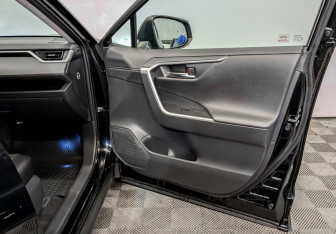 Подержанный автомобиль Toyota RAV4 2019 года (23 фото)