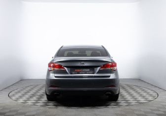 Подержанный автомобиль Hyundai i40 Sedan 2014 года (6 фото)
