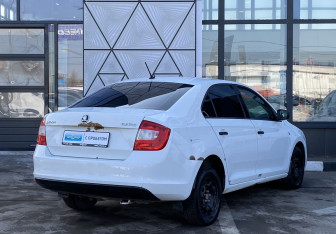 Подержанный автомобиль Skoda Rapid Liftback 2016 года (5 фото)