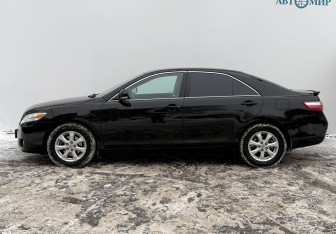 Подержанный автомобиль Toyota Camry Sedan 2011 года (8 фото)