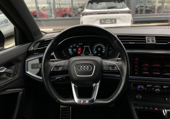 Подержанный автомобиль Audi Q3 2020 года (15 фото)