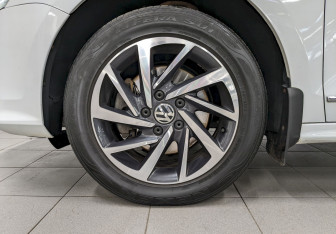 Подержанный автомобиль Volkswagen Jetta Sedan 2017 года (17 фото)