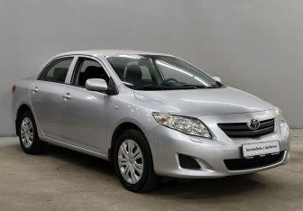 Подержанный автомобиль Toyota Corolla Sedan 2008 года (3 фото)