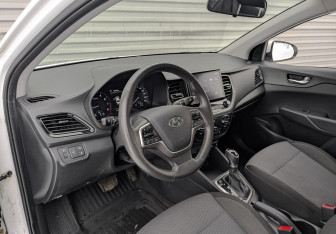 Подержанный автомобиль Hyundai Solaris Sedan 2021 года (16 фото)