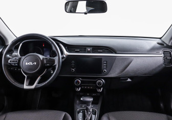 Подержанный автомобиль Kia Rio Sedan 2022 года (8 фото)