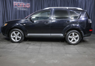 Подержанный автомобиль Mitsubishi Outlander 2007 года (8 фото)