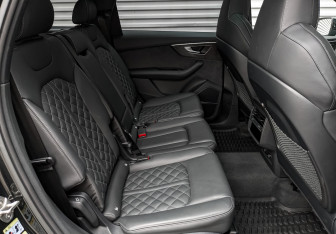 Подержанный автомобиль Audi Q7 2024 года (12 фото)