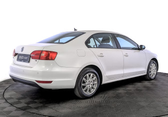 Подержанный автомобиль Volkswagen Jetta Sedan 2013 года (5 фото)