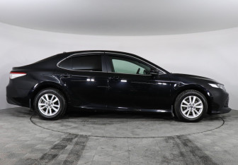 Подержанный автомобиль Toyota Camry Sedan 2019 года (4 фото)
