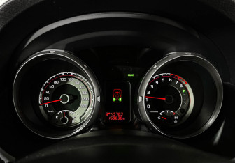 Подержанный автомобиль Mitsubishi Pajero 2012 года (11 фото)