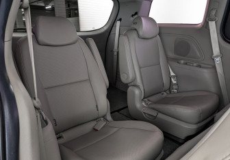 Подержанный автомобиль Kia Carnival 2019 года (18 фото)