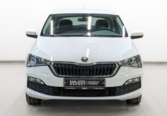 Подержанный автомобиль Skoda Rapid Liftback 2022 года (2 фото)