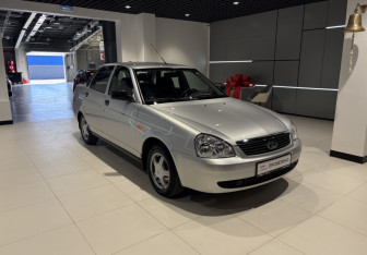 Подержанный автомобиль LADA (ВАЗ) Priora Sedan 2010 года (5 фото)