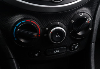 Подержанный автомобиль Hyundai Solaris Sedan 2011 года (14 фото)