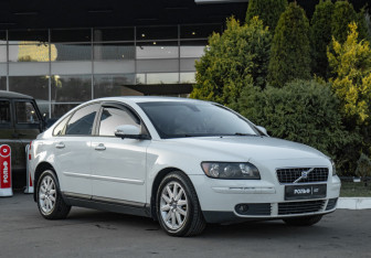 Подержанный автомобиль Volvo S40 2006 года (2 фото)