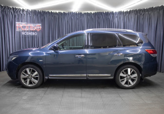 Подержанный автомобиль Nissan Pathfinder 2014 года (8 фото)