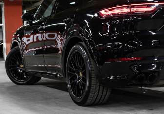 Подержанный автомобиль Porsche Cayenne 2021 года (30 фото)