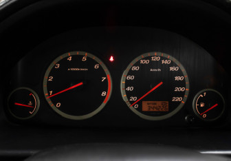 Подержанный автомобиль Honda CR-V 2003 года (13 фото)