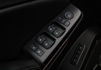 Подержанный автомобиль Chevrolet Tahoe 2016 года (21 фото)