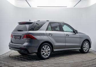 Подержанный автомобиль Mercedes-Benz GLE 2015 года (5 фото)