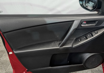 Подержанный автомобиль Mazda 3 Sedan 2012 года (18 фото)