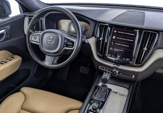 Подержанный автомобиль Volvo XC60 2020 года (30 фото)