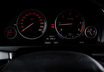 Подержанный автомобиль BMW X5 2016 года (11 фото)